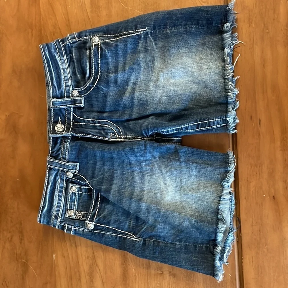 Miss Me Mid Rise Mid Shorts Size 27